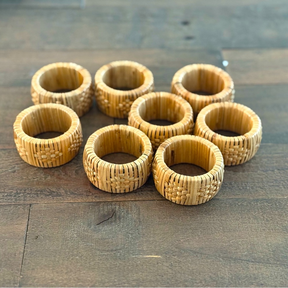 Pottery Barn Napkin Rings (8 total)
Excellent condition